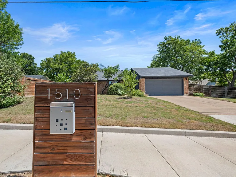 1510 Coronado Hills Dr — Photo 3