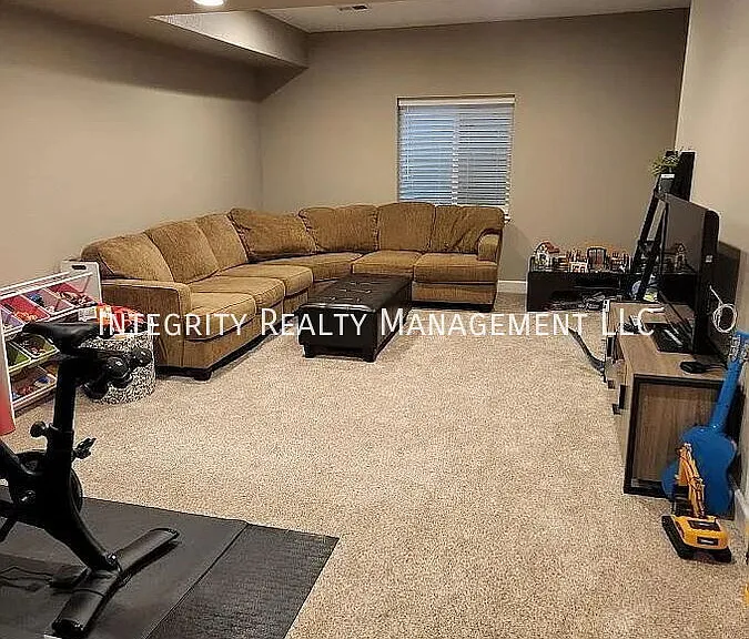 692 Jarvis Dr — Photo 19
