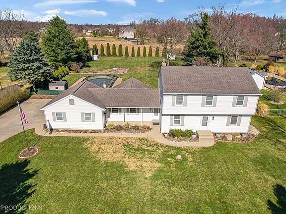3rd image of 1407 Meadowglen Dr
