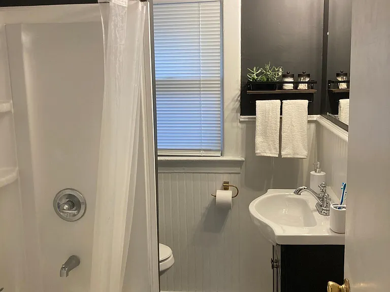 301 Kensington Ave #2 — Photo 9