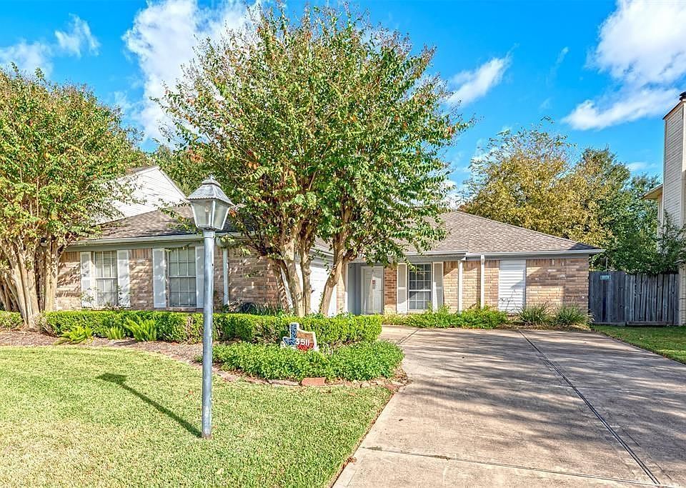 1st image of 3511 Green Fields Dr