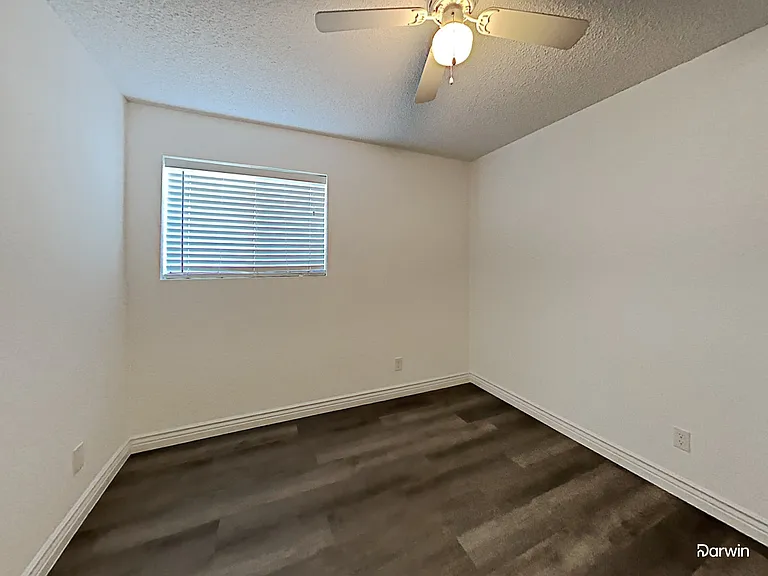 2402 W Altadena Ave — Photo 10