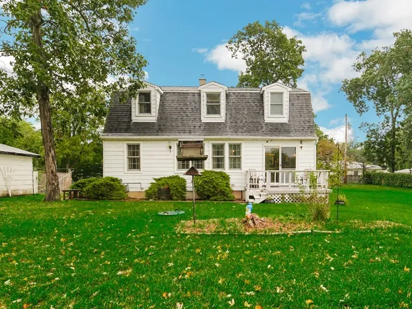 37125 N Antonio Ave, Lake Villa, IL 60046