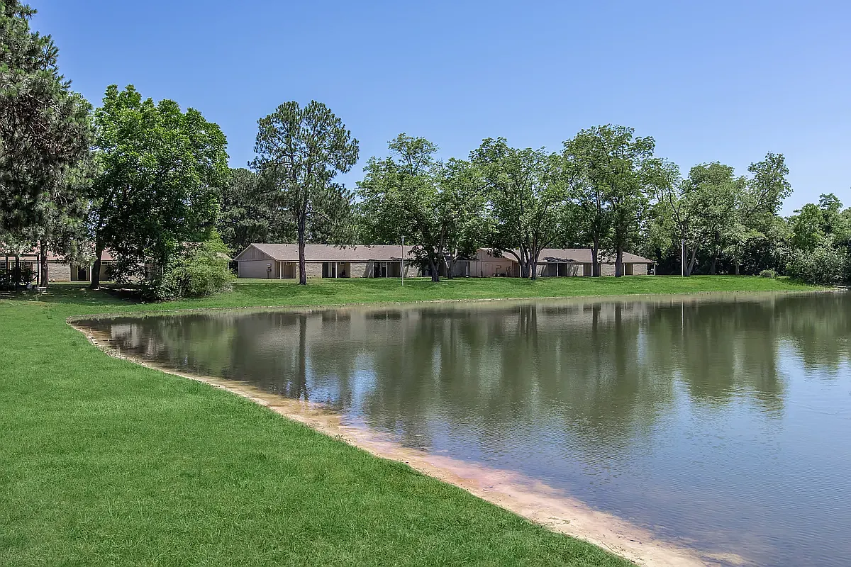 Retreat at Northlake — Photo 1