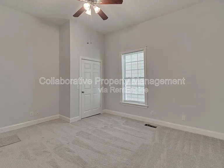 419 E 31st St — Photo 10