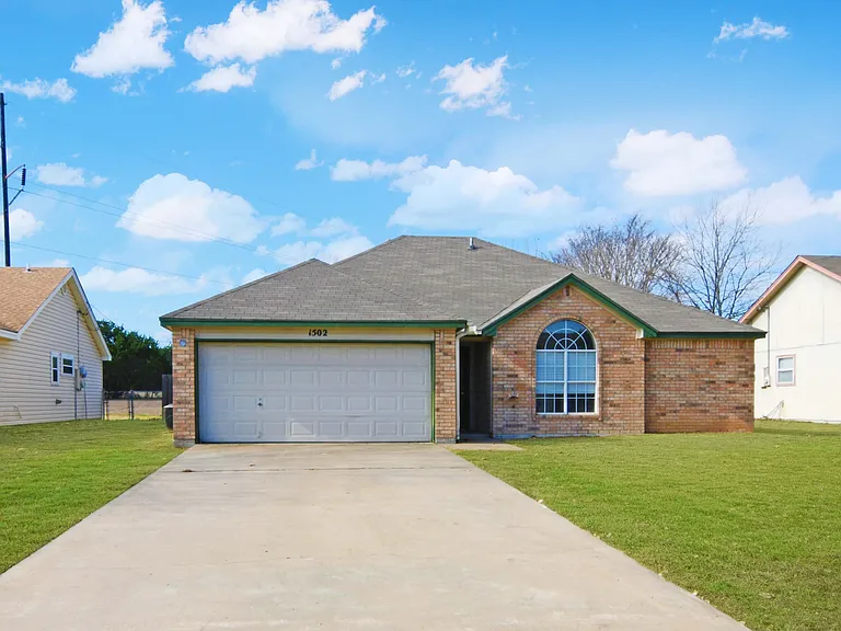 1502 Cedar Ln — Photo 1