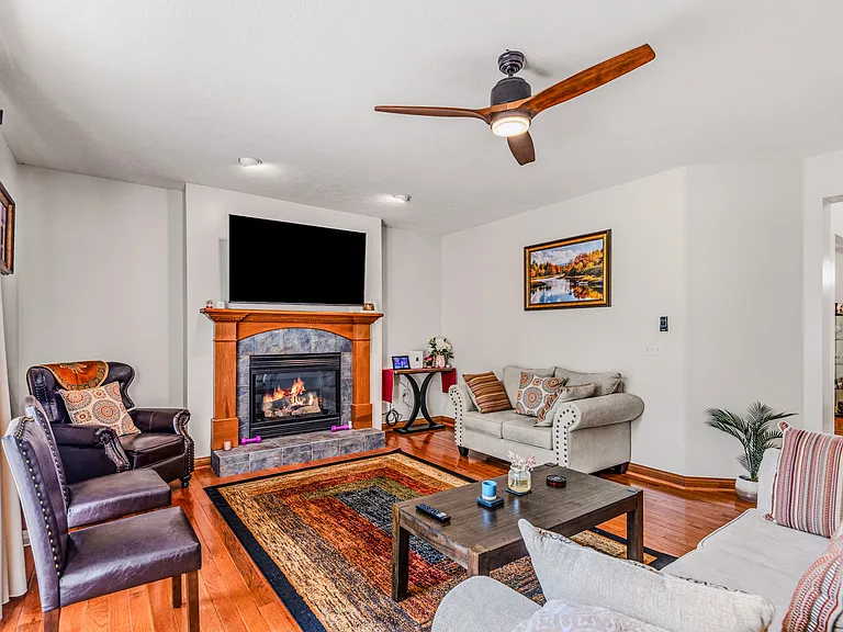 725 Greystone Ct — Photo 19