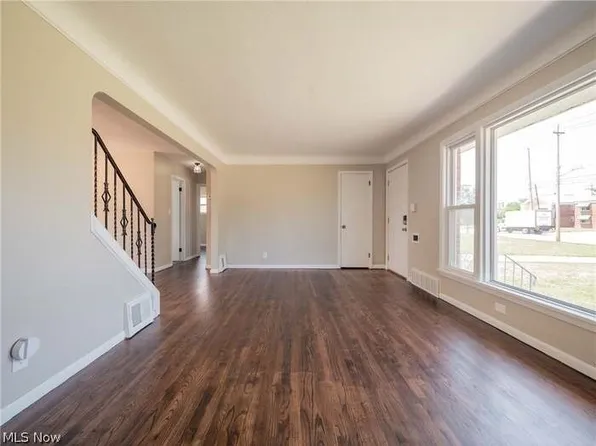 18310 Harvard Ave, Cleveland, OH 44122