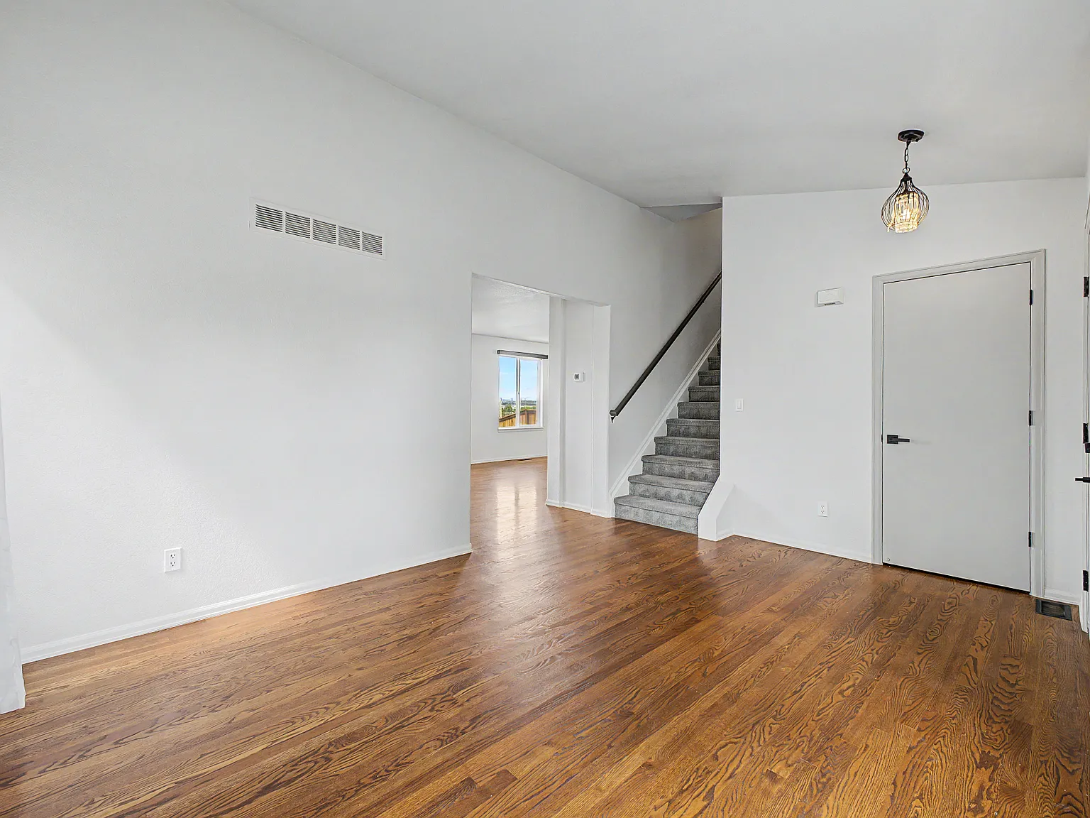 4 bed, 2728 sqft, $3,500 — Photo 2