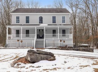 101 Ridgewood Ln, Hawley, PA 18428