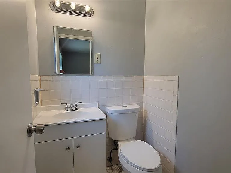 800 Laredo Ave — Photo 12