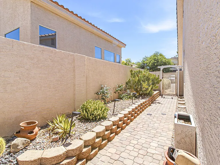 1876 Mesquite Canyon Dr — Photo 19