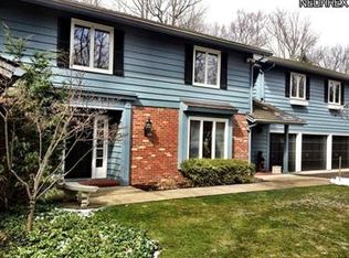 65 Windrush Dr, Moreland Hills, OH