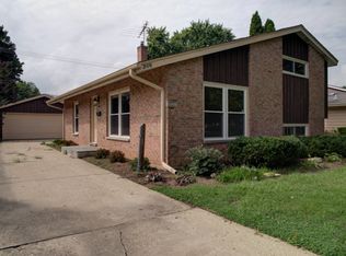 2008 N Jackson St, Waukegan, IL 60087