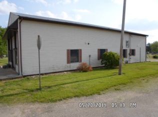 30520 Armstrong Rd, Armstrong, IL 61812