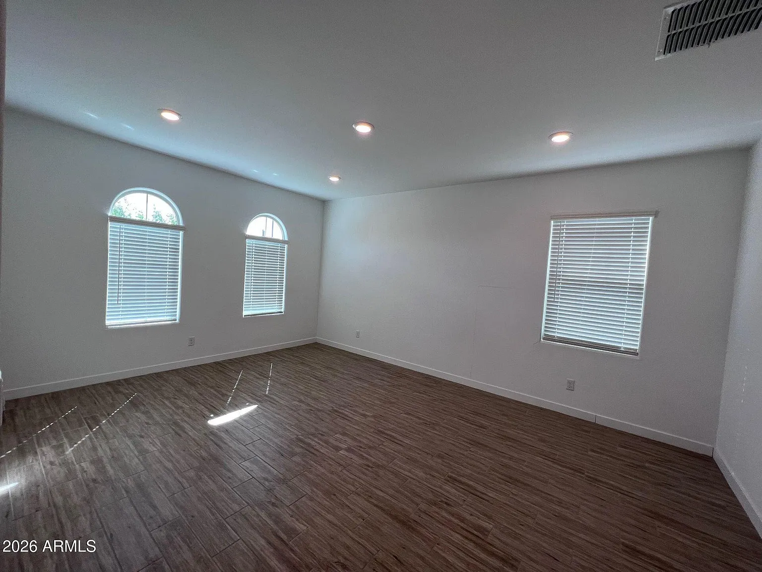 4 bed, 3.0 bath, 2264 sqft, $2,550 — Photo 2