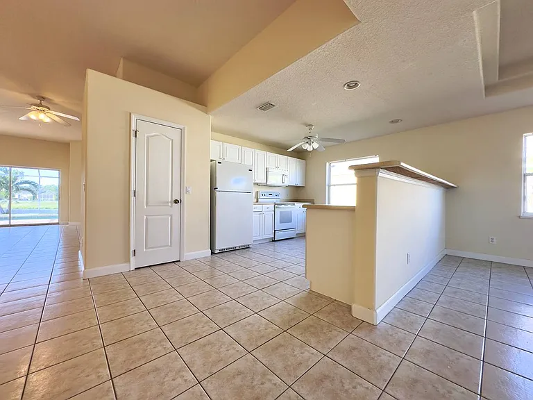 565 Limerick Dr — Photo 13