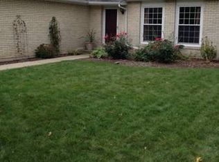 807 Deerwood Dr, Shorewood, IL
