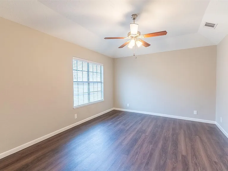 328 Lake View Dr — Photo 12