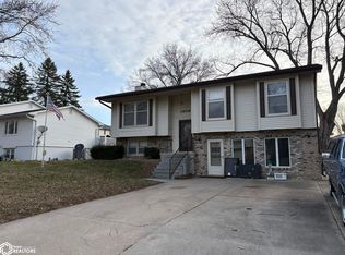 1908 Sunnyslope Dr, Red Oak, IA 51566