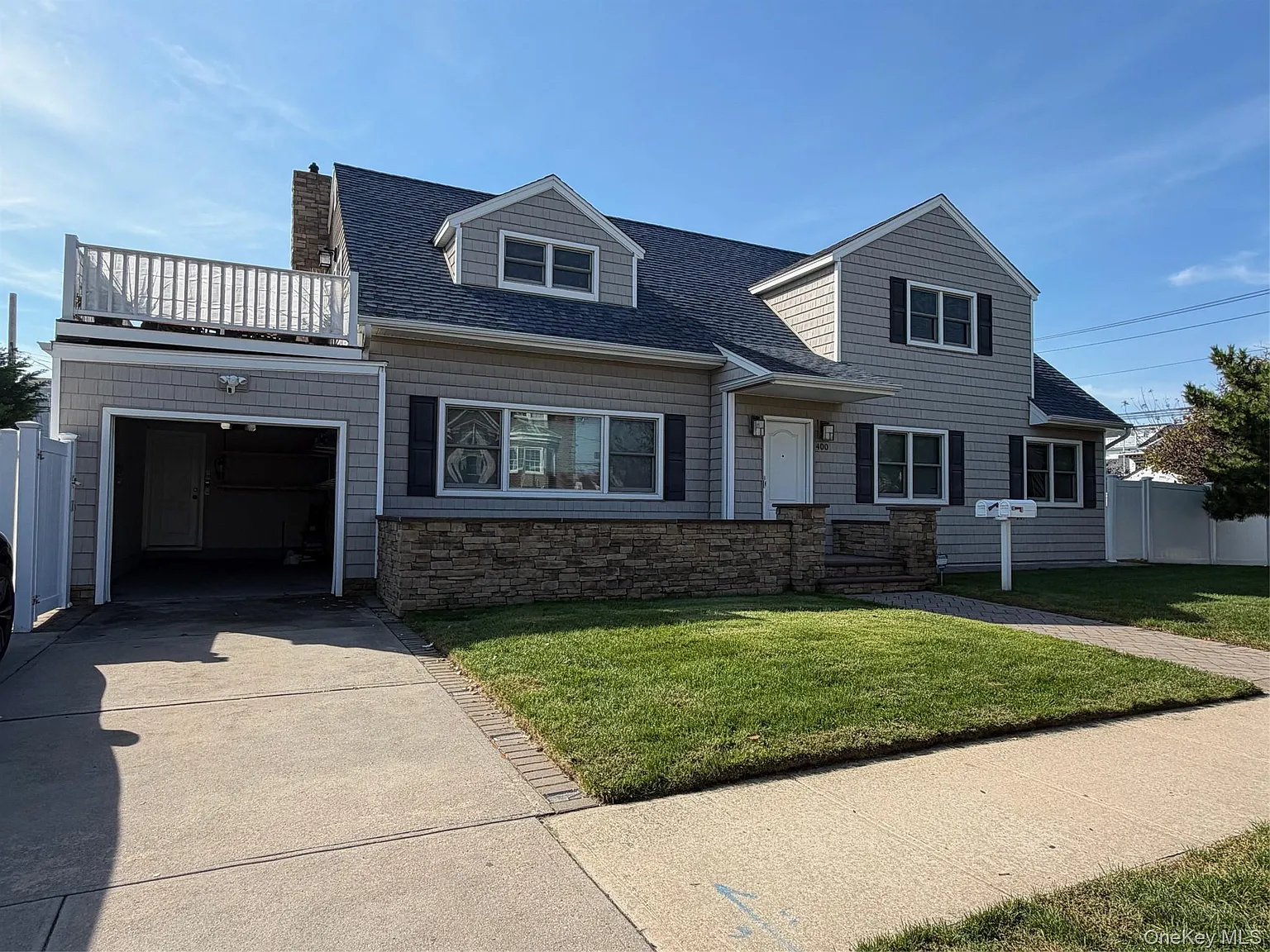 3 bed, 2.0 bath, 1400 sqft, $4,800 — Photo 1