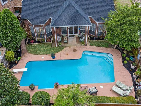 2nd image of 5802 Edgewood Dr