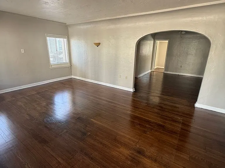 4926 Baltimore Dr — Photo 2