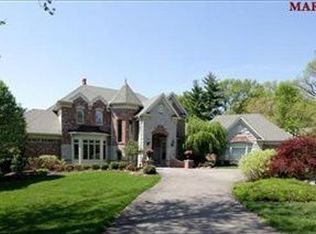 13 Bridle Ln, Saint Louis, MO 63131