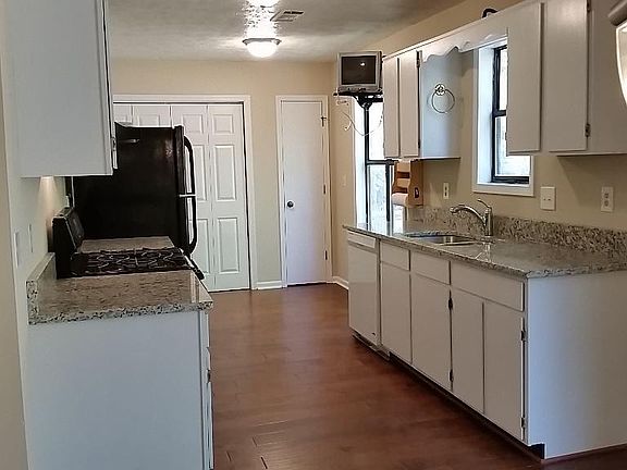 3rd image of 3428 Owens Ave SW