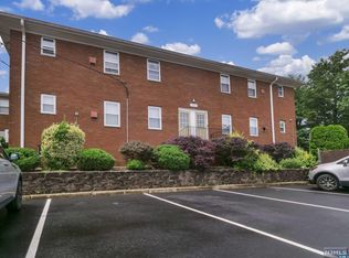 1152 Valley Rd, Wayne, NJ 07470