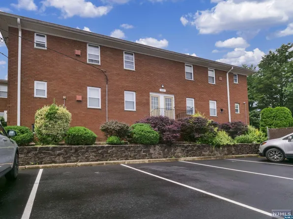 1152 Valley Rd, Wayne, NJ 07470