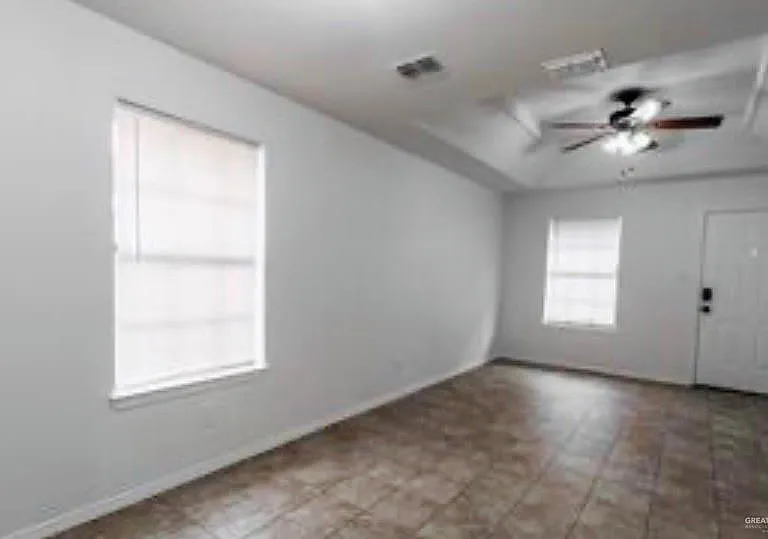 241 E 19th St #3 — Photo 3