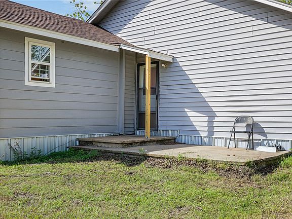 4th image of 114 Worthy St