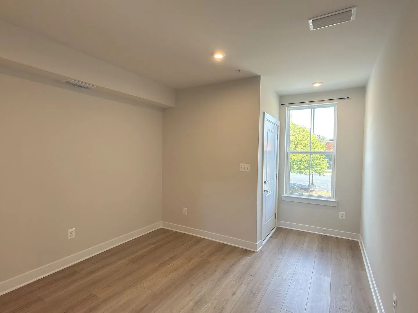 3 Bed 2.5 Bath Townhouse For Rent in Chantilly Virginia — Photo 2