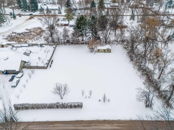 16655 W Applewood Ct, Gurnee, IL 60031