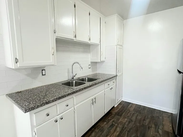 17001 Vanowen St — Photo 4