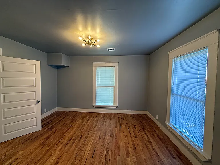 706 S Saint Louis Ave — Photo 12
