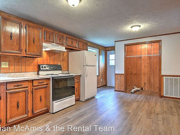 3rd image of 119 Country Hills Dr