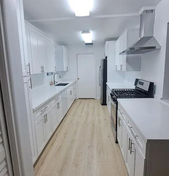 17501 Victory Blvd — Photo 14