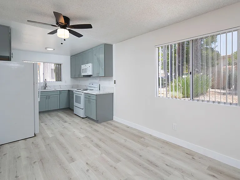 Poway Palms Apartments — Photo 8