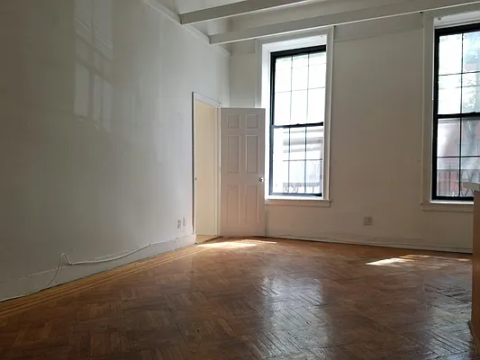 Rented by Quest Realty Sunnyside Corp | media 17