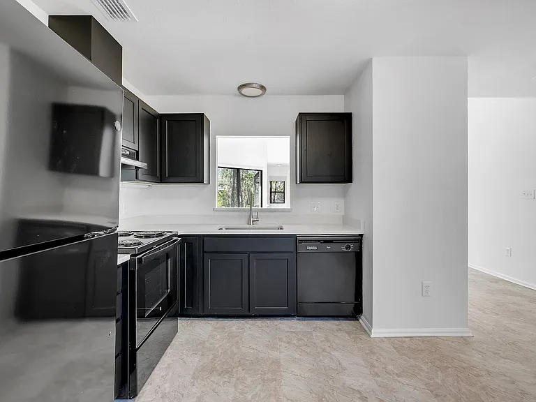 1691 Silverwood Dr — Photo 11