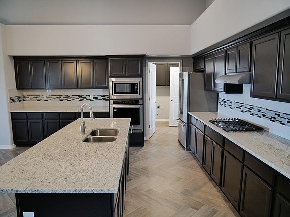 5th image of 724 Jalynn Grace Dr