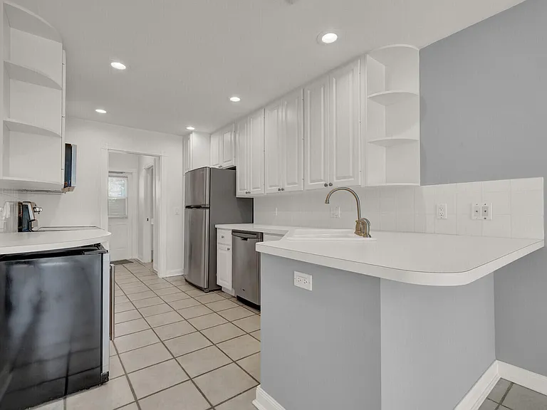 133 Wentworth Ct — Photo 10