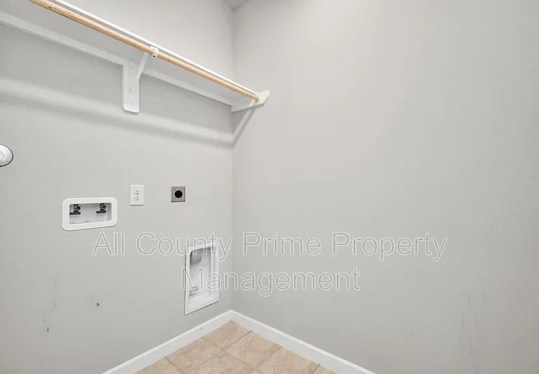 1218 Raburn Run Ln — Photo 14