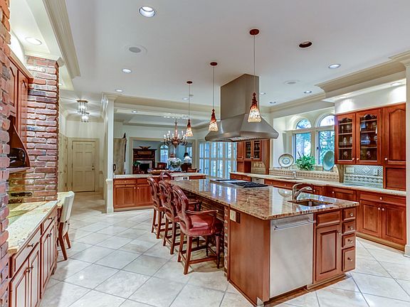 5th image of 2412 Carters Grove Ln
