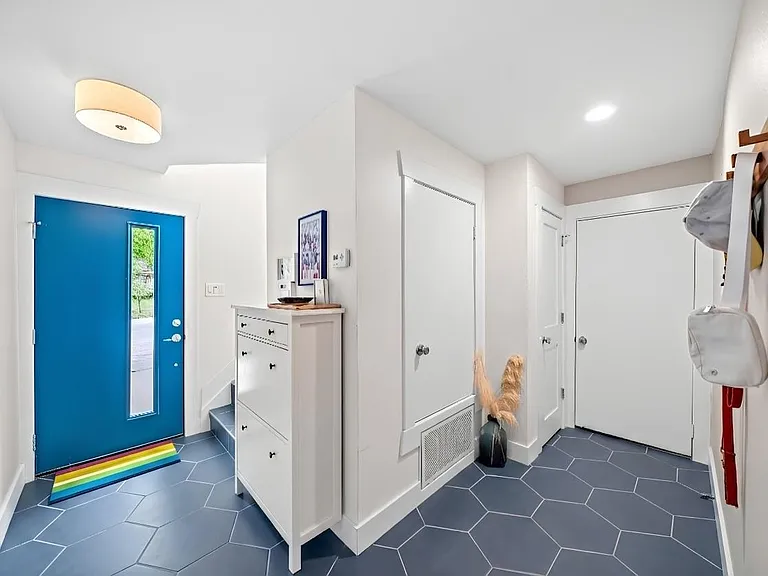 705 Usener St #B — Photo 16