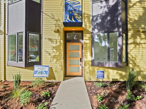 2663 NE Holman St #2, Portland, OR 97211