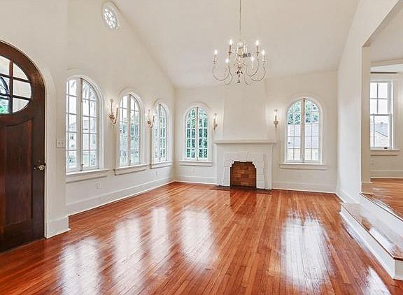 4th image of 4418 Fontainebleau Dr