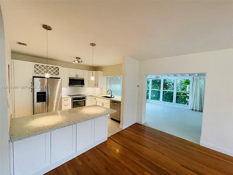 1116 Biarritz Dr — Photo 6